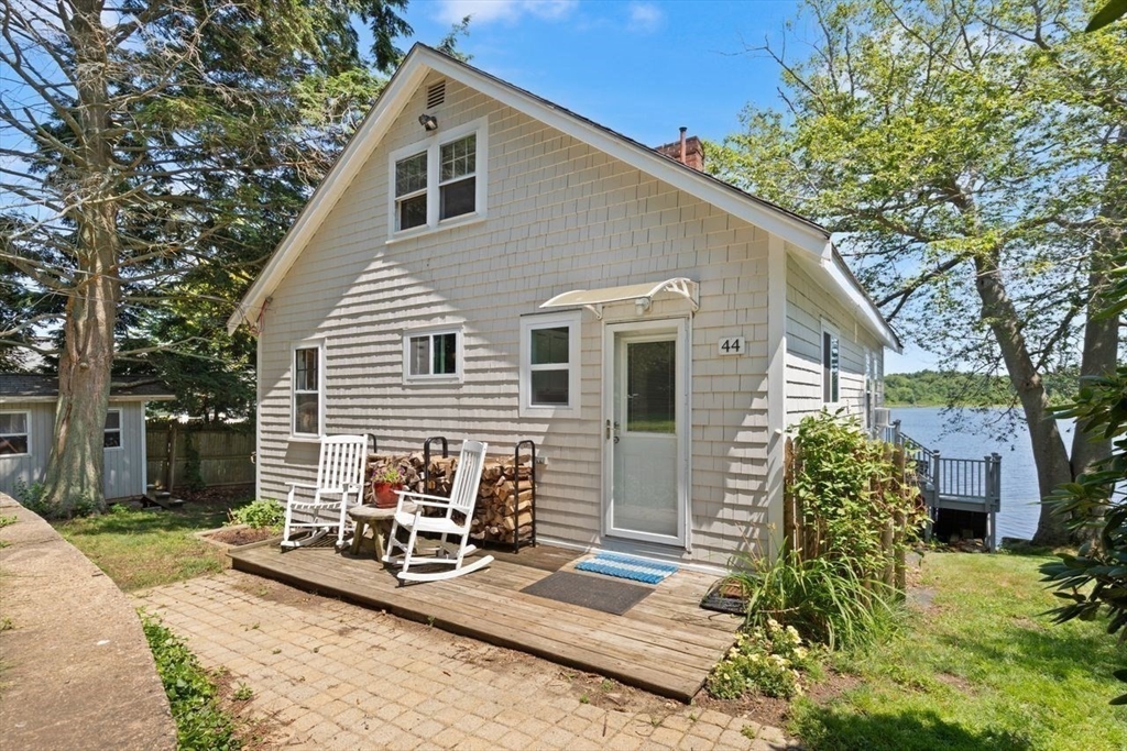44 Lakeshore Dr Property Photo 5