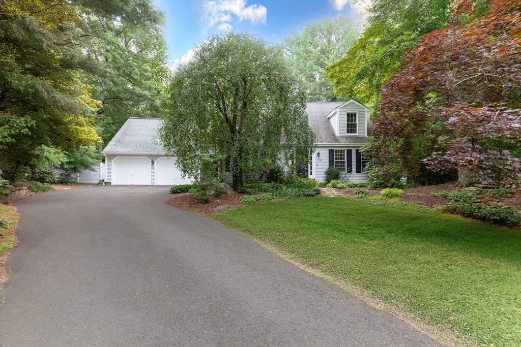 135 Lawndale Rd Property Photo 2