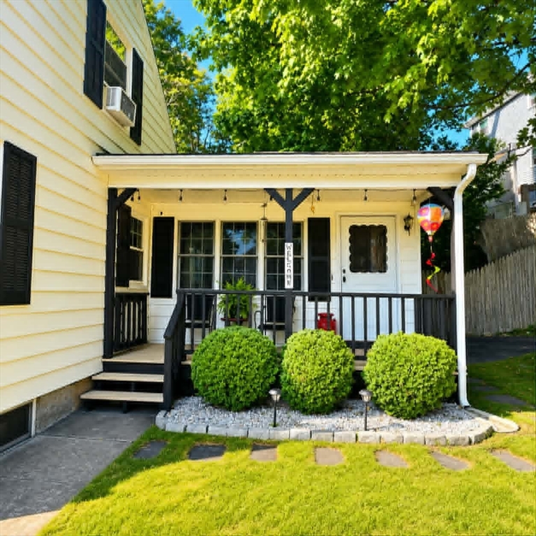 18 Hunnewell Rd Property Photo 2