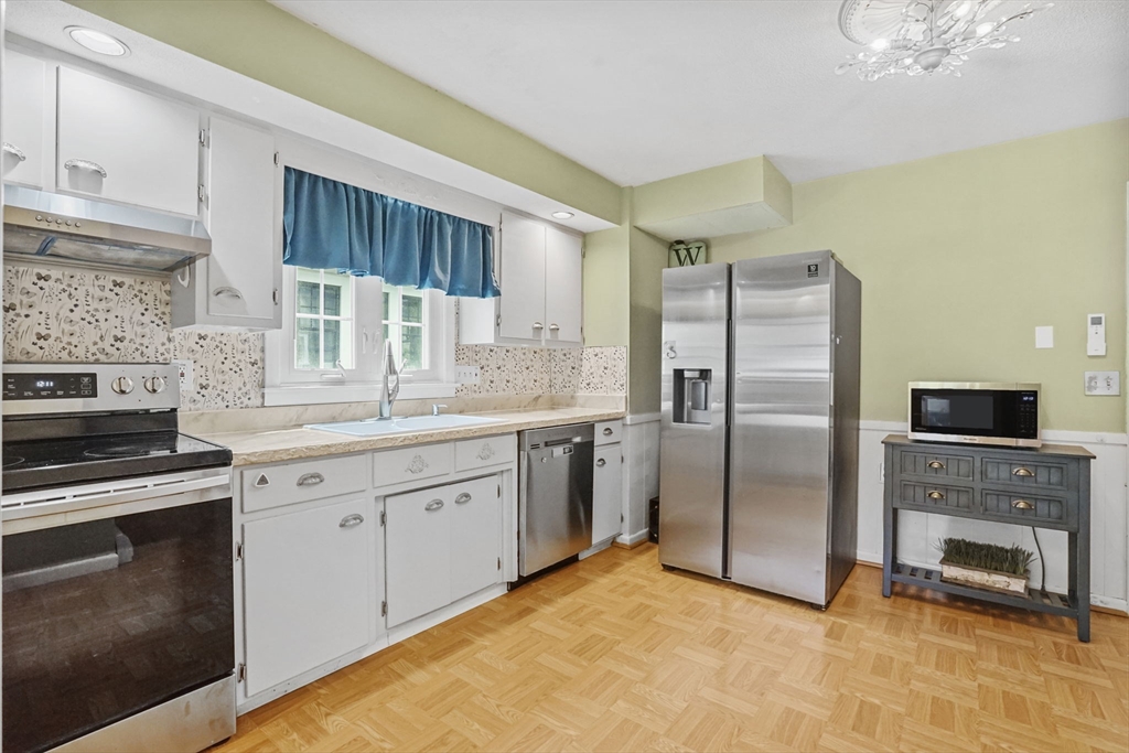 174 Hopkins Pl Property Photo 17