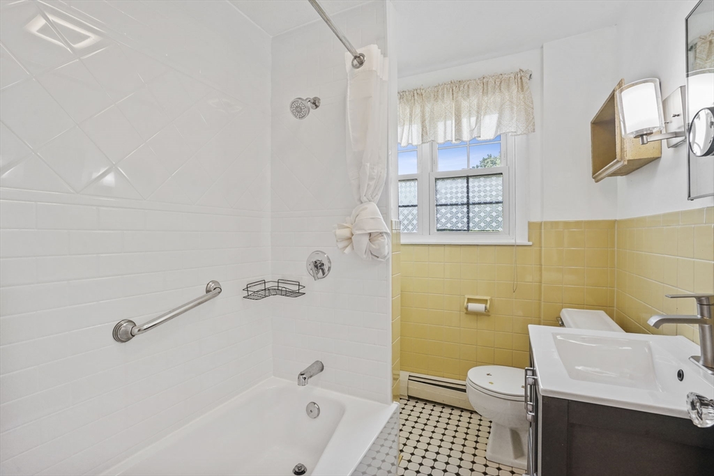 174 Hopkins Pl Property Photo 30