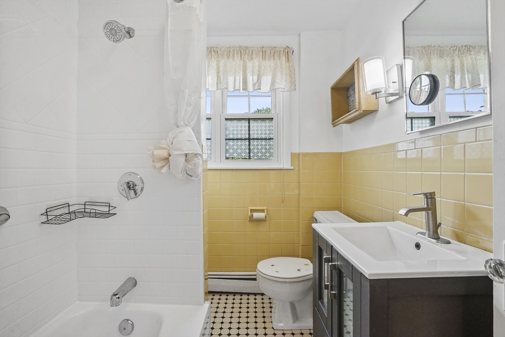 174 Hopkins Pl Property Photo 32