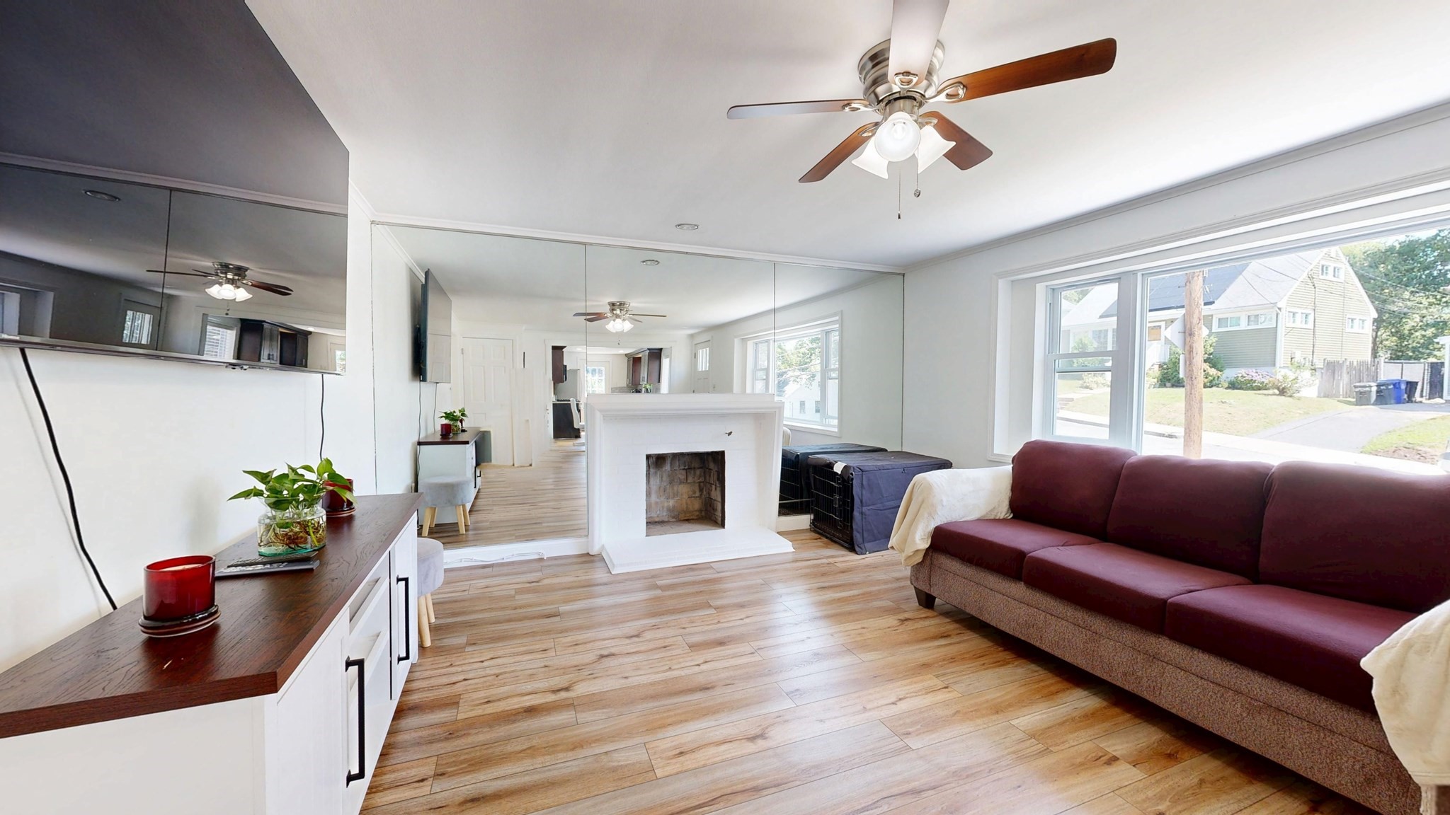 28 Deforest St Property Photo 3
