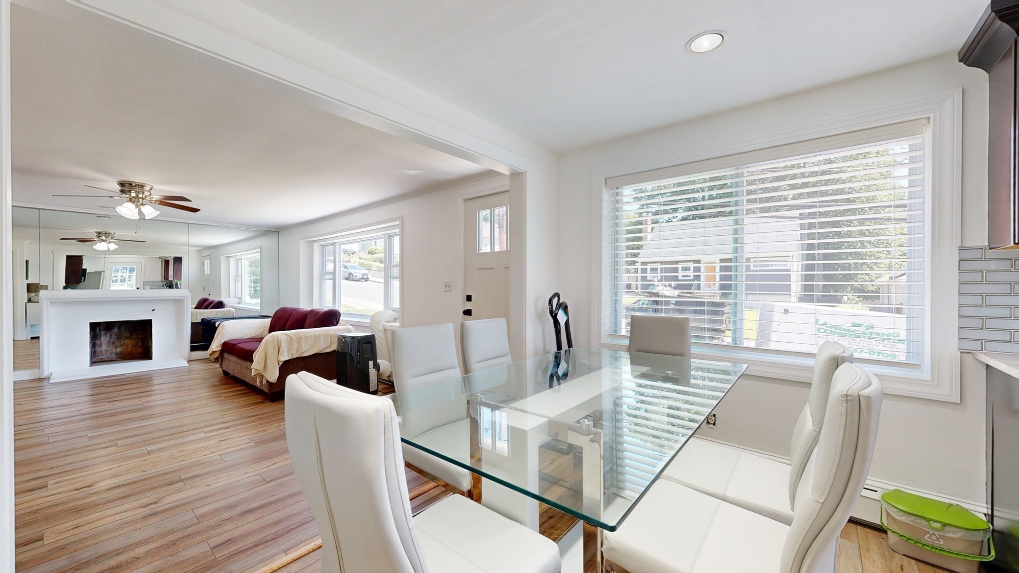 28 Deforest St Property Photo 6