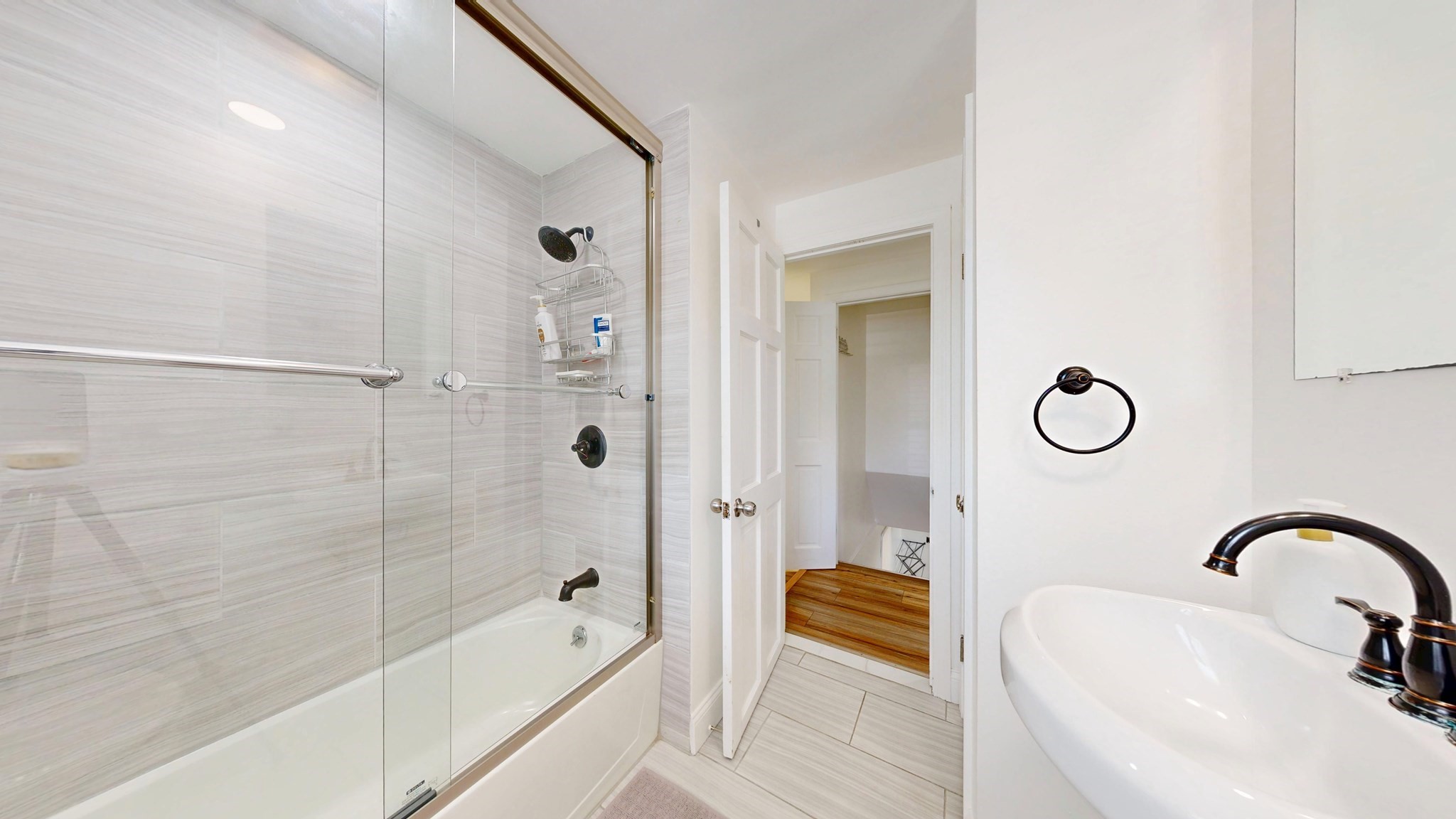28 Deforest St Property Photo 12