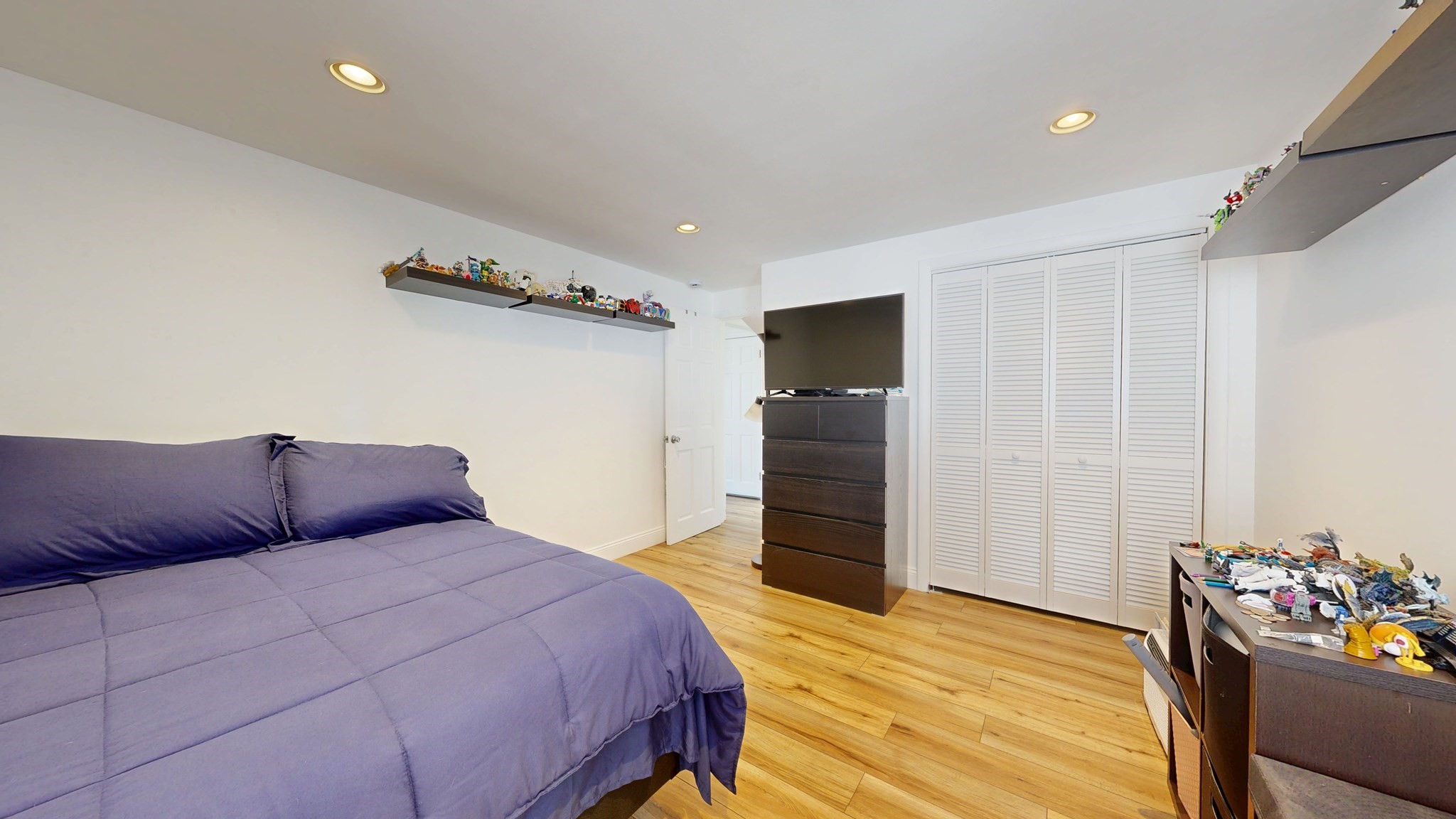 28 Deforest St Property Photo 16