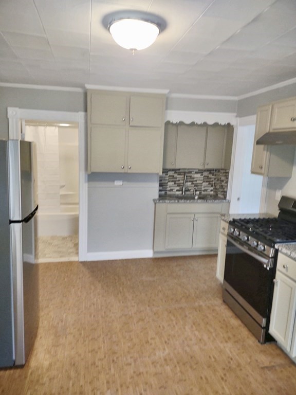 31 Edwards St # 3R Property Photo 1