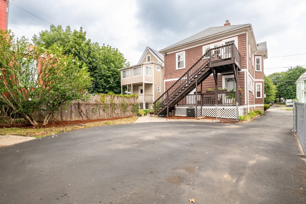 66 Almont St Property Photo 8
