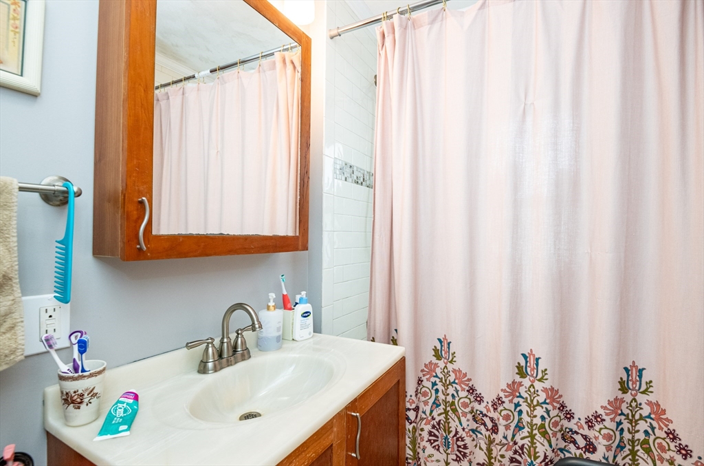 66 Almont St Property Photo 12