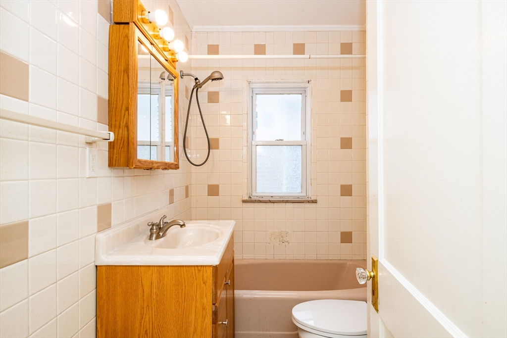 66 Almont St Property Photo 25