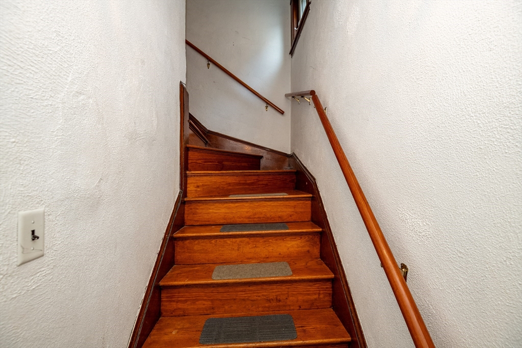 66 Almont St Property Photo 27