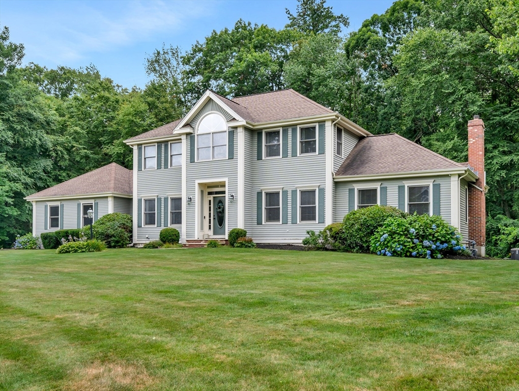 3 Suffolk Cir Property Photo 1
