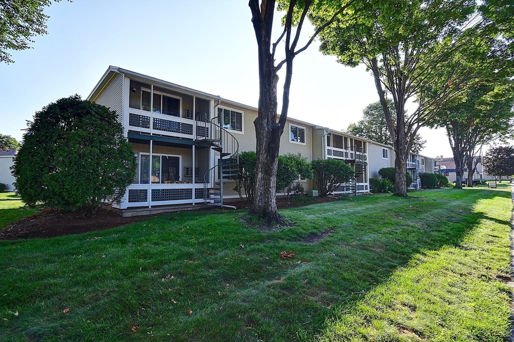 14 Arbor Way # B Property Photo 3