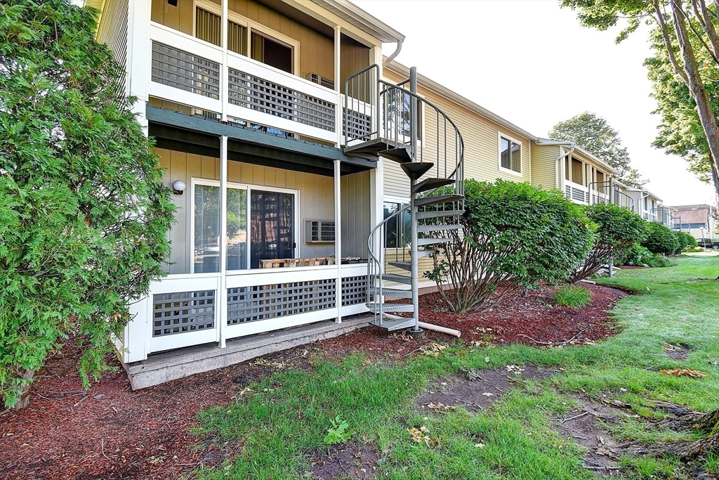 14 Arbor Way # B Property Photo 4