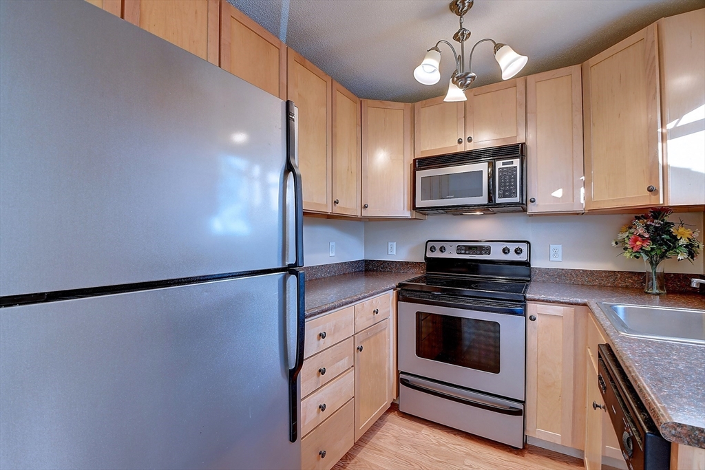 14 Arbor Way # B Property Photo 5