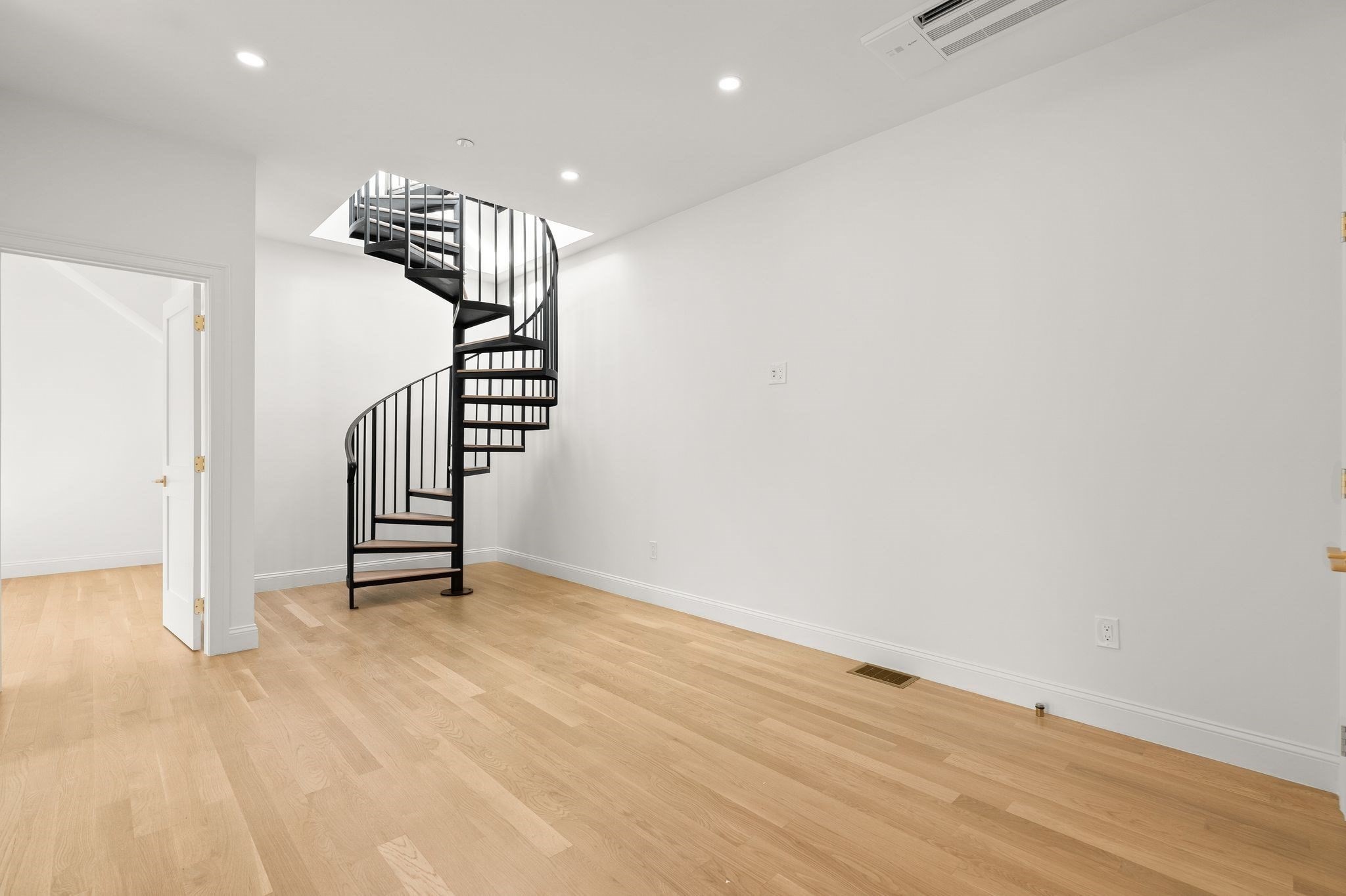 27 Shepard St # 2 Property Photo 33