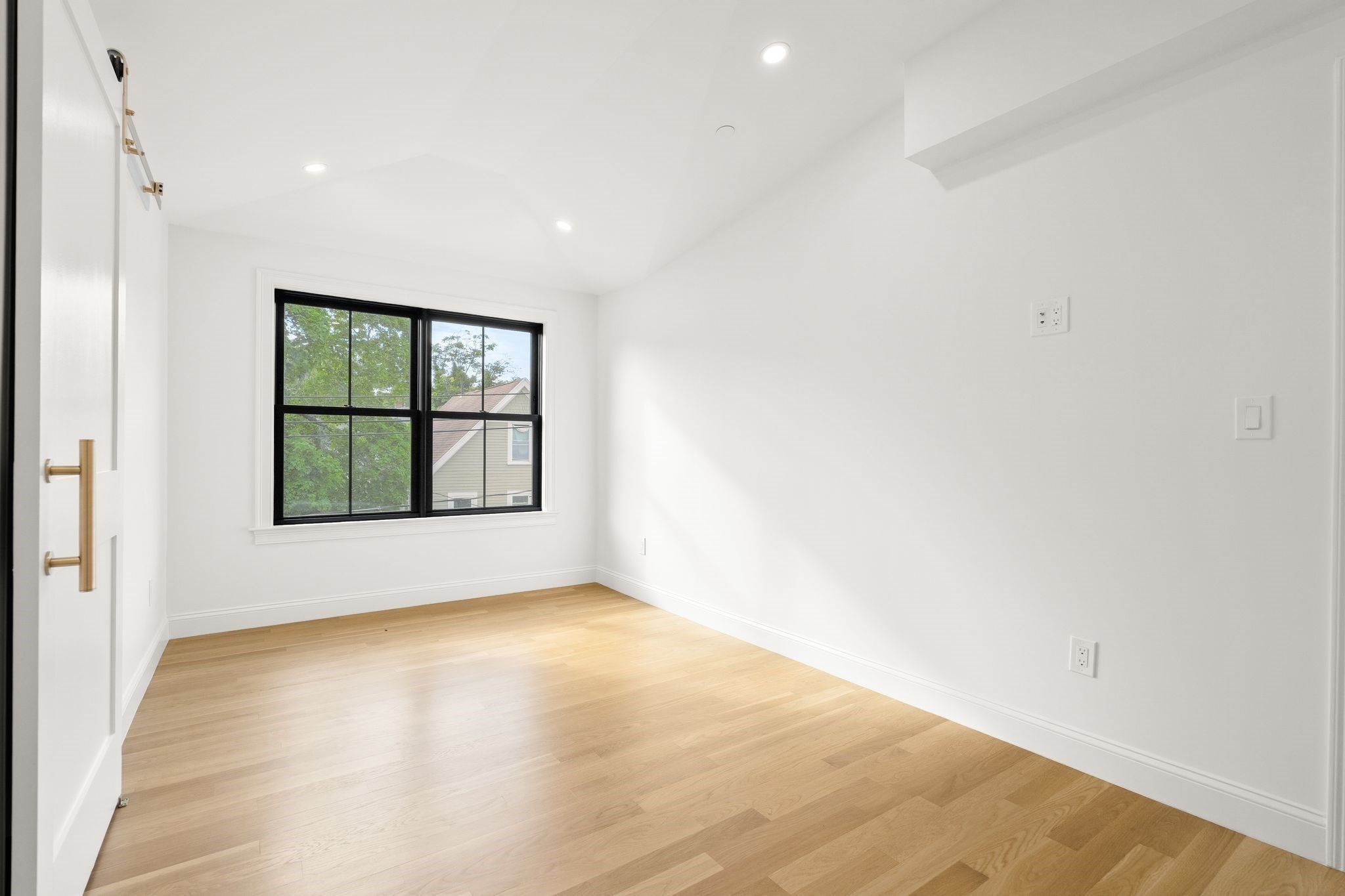 27 Shepard St # 2 Property Photo 36