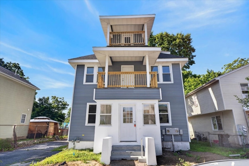 229 Quincy St Property Photo 1