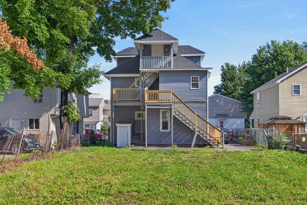 229 Quincy St Property Photo 3
