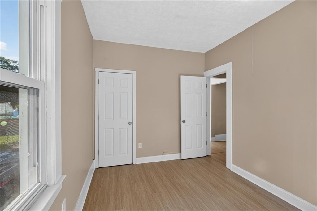 229 Quincy St Property Photo 9