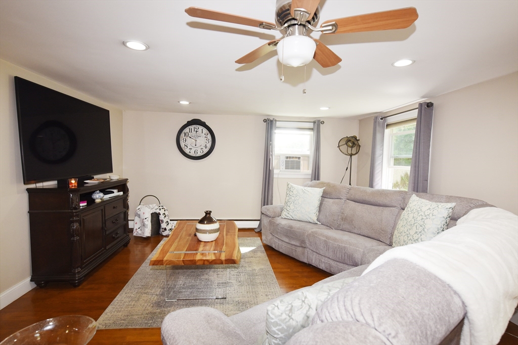 440 Summer Property Photo 4