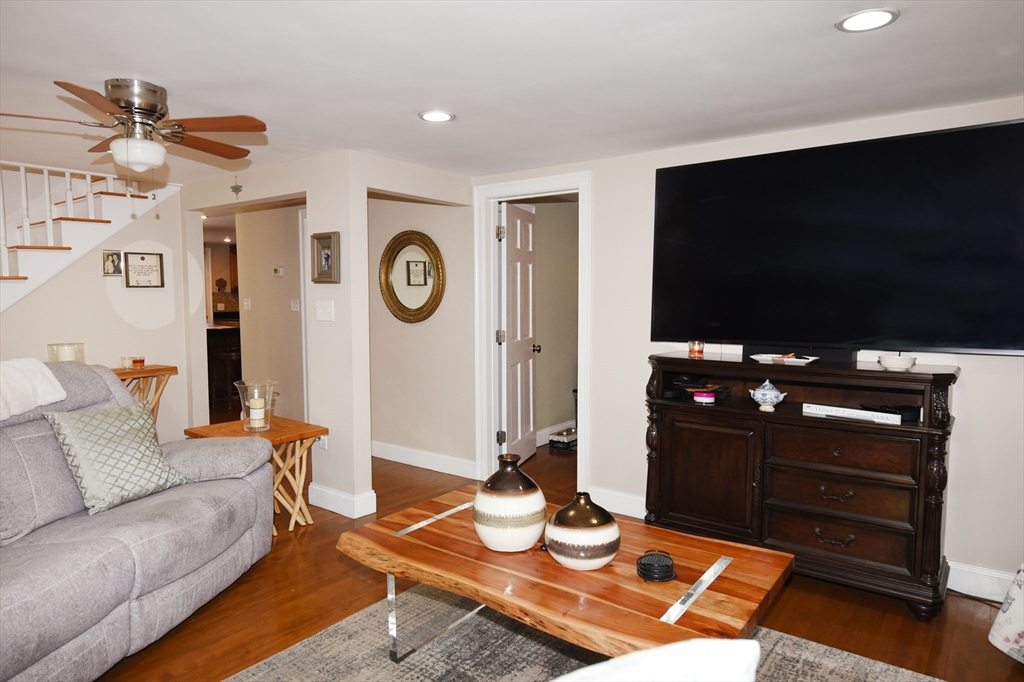 440 Summer Property Photo 6