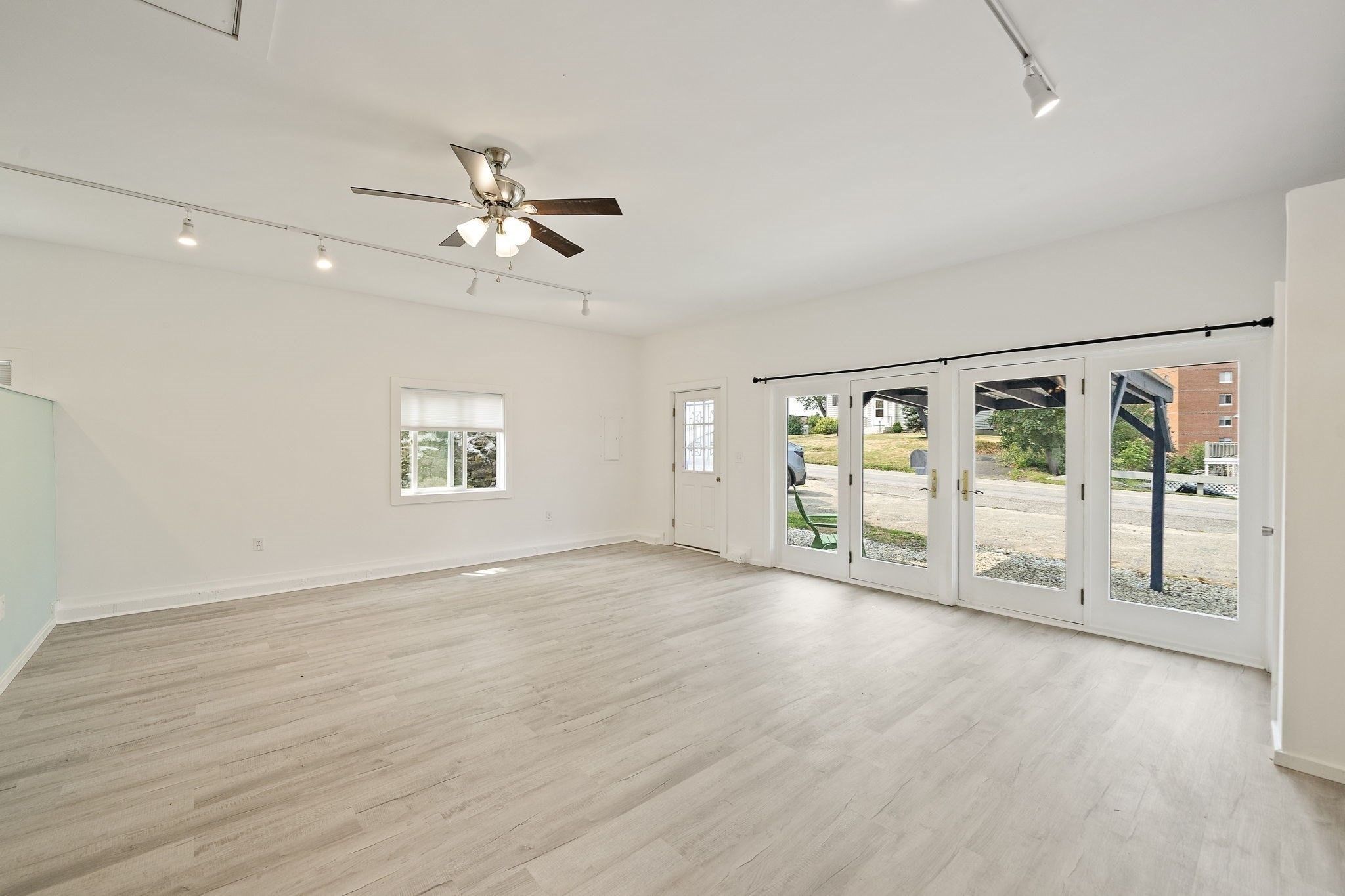 15 Rockland House Rd # B Property Photo 5
