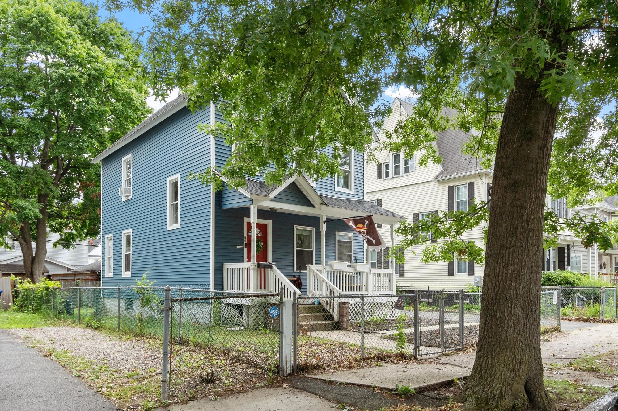 85 Montrose St Property Photo 3