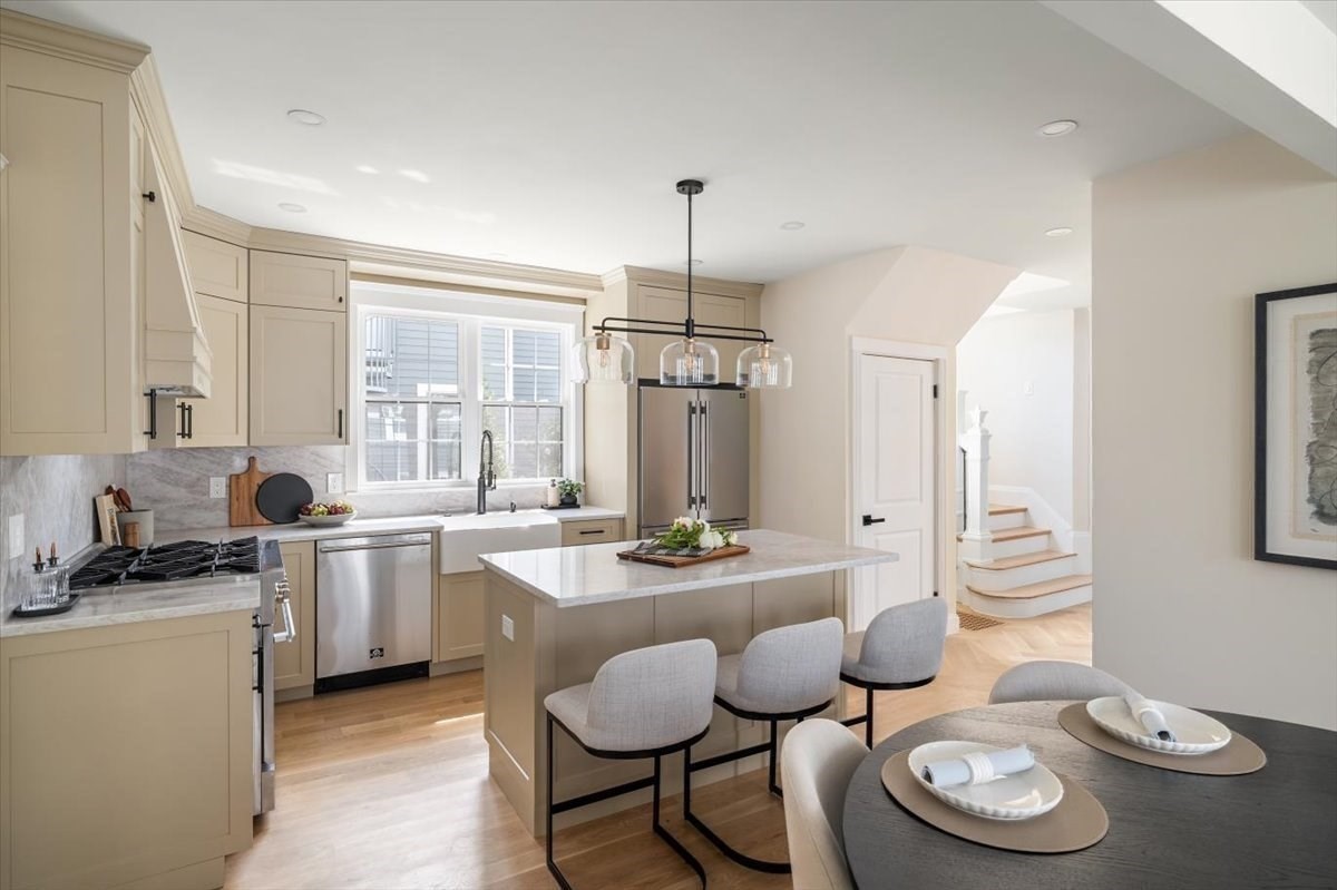 8 Hollis Street Property Photo 10