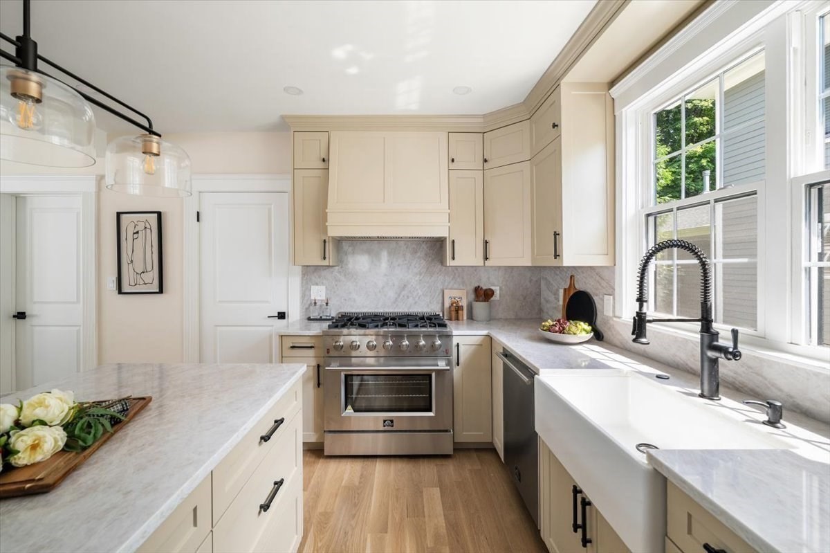 8 Hollis Street Property Photo 11