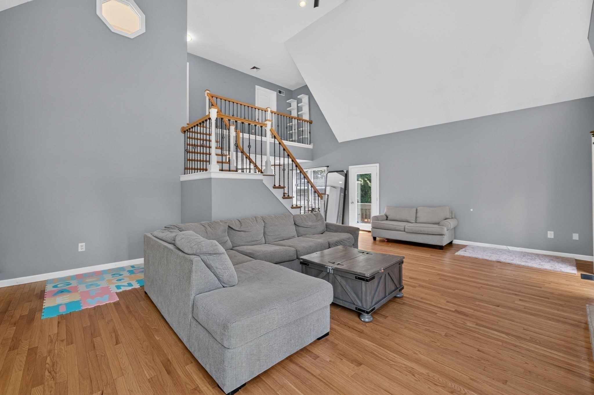 9 Broadview Ave Property Photo 11