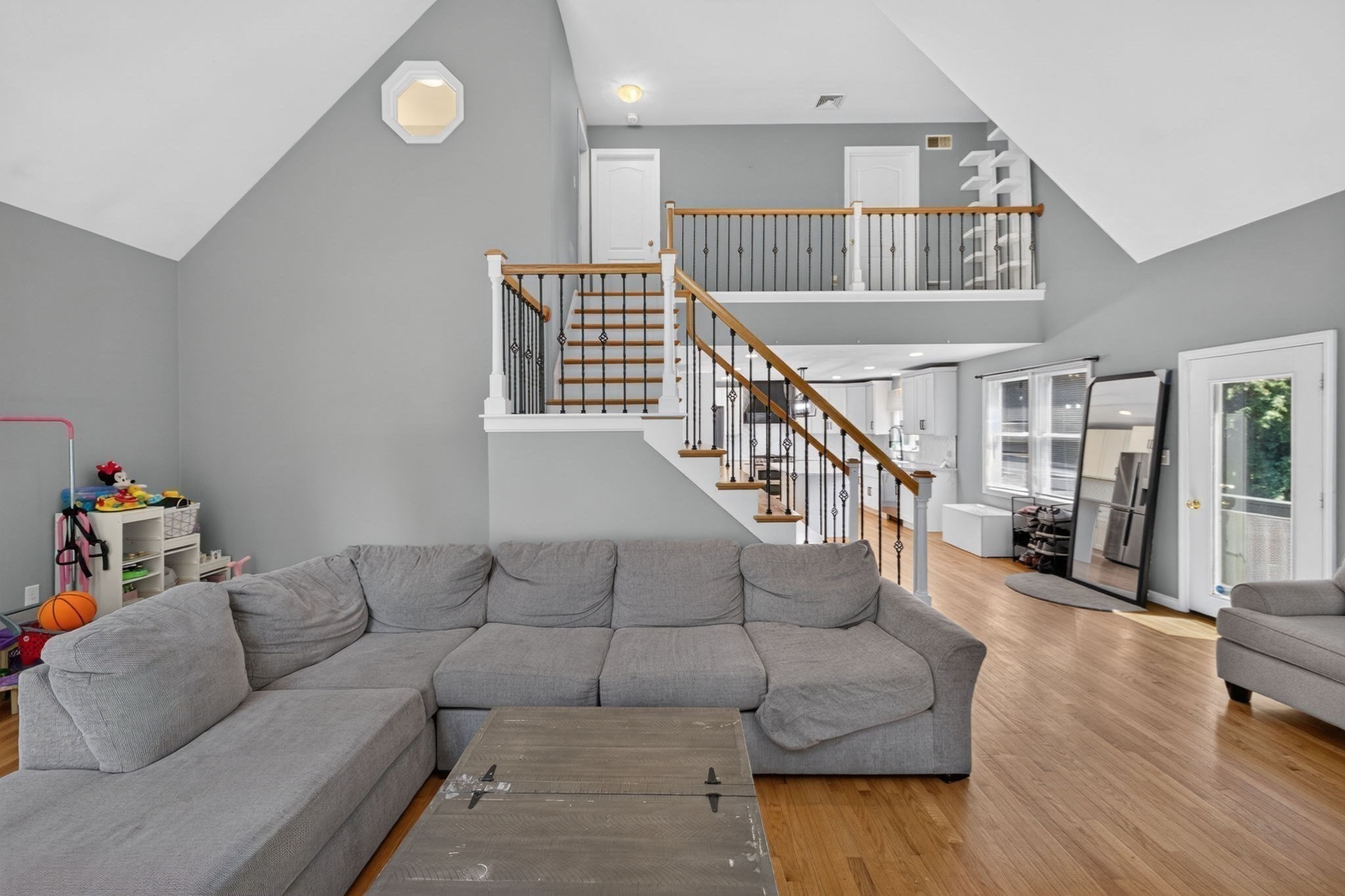 9 Broadview Ave Property Photo 14