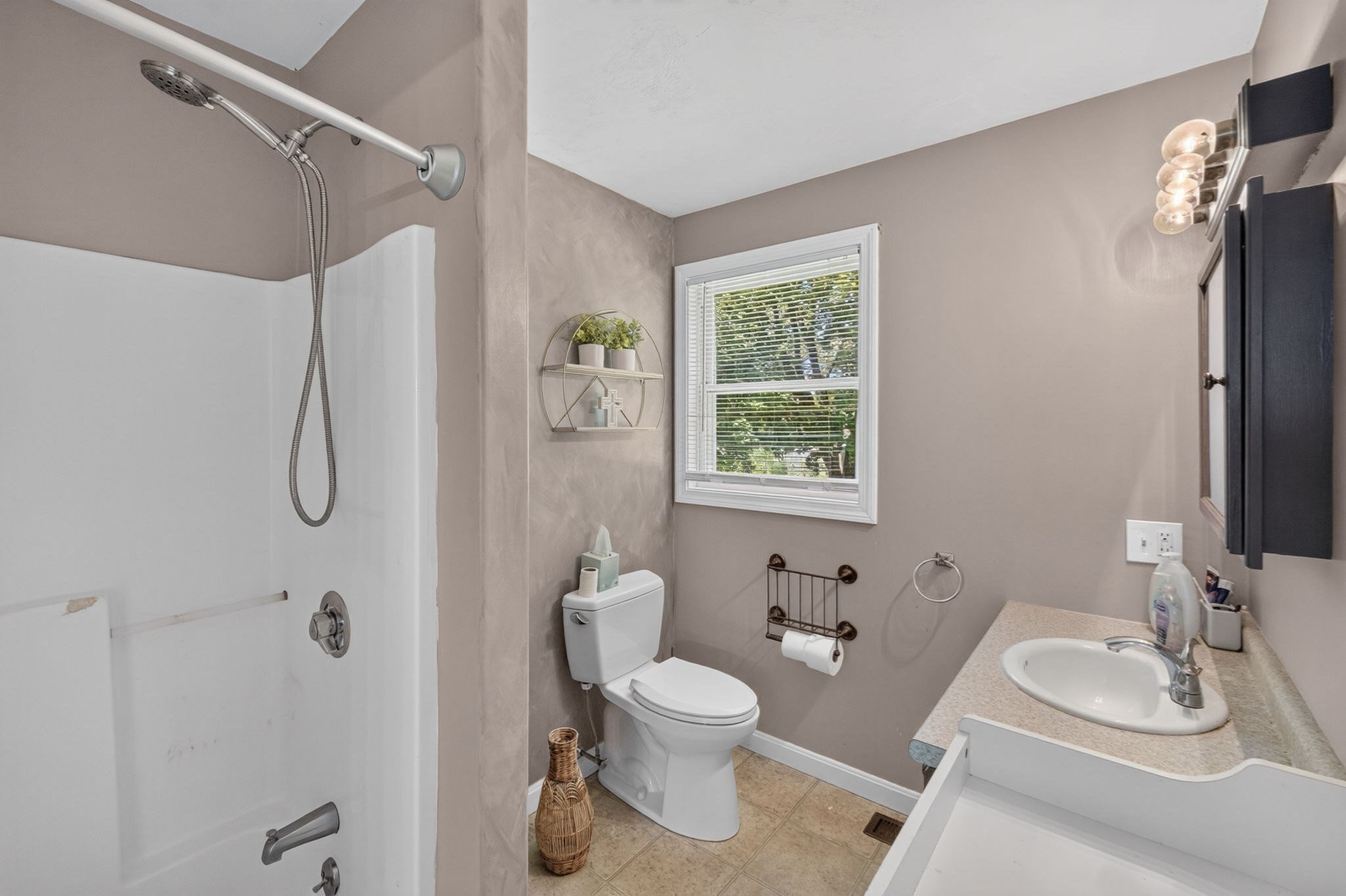 9 Broadview Ave Property Photo 18