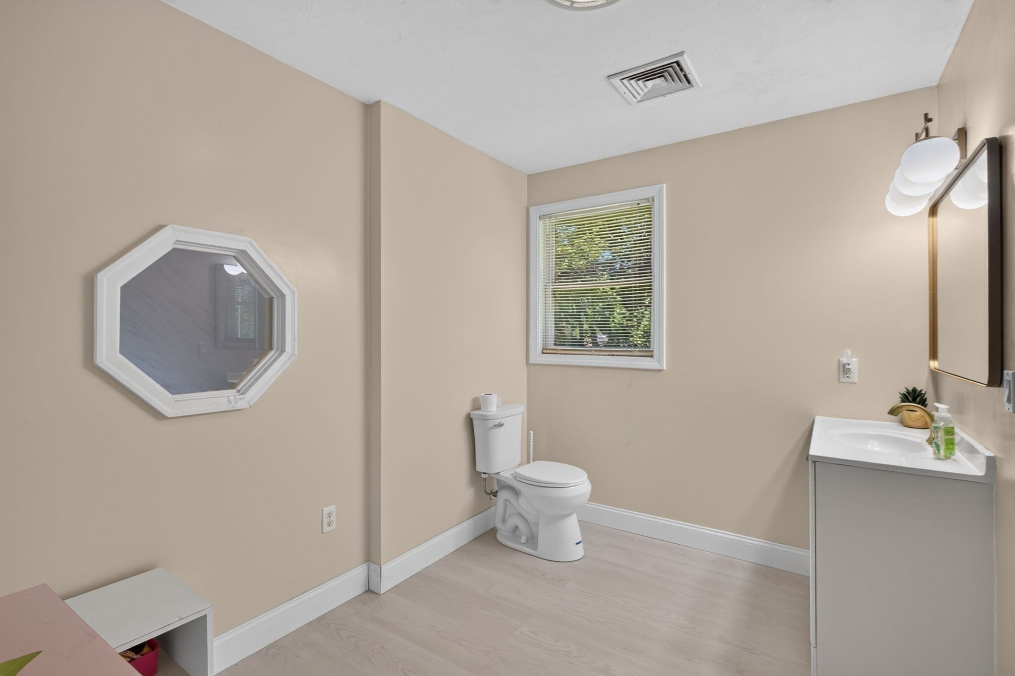 9 Broadview Ave Property Photo 19