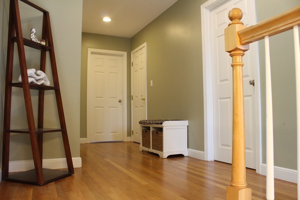 128 Colonial Rd Property Photo 12