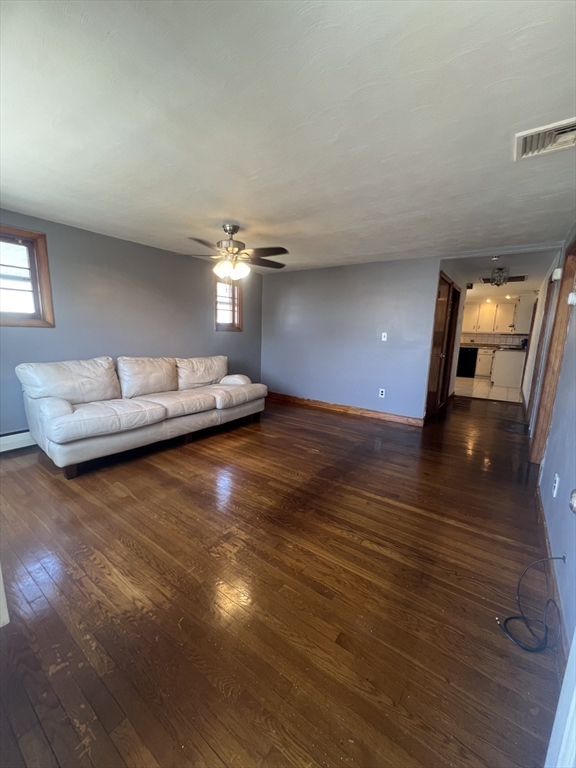 13 Lantern Rd Property Photo 8
