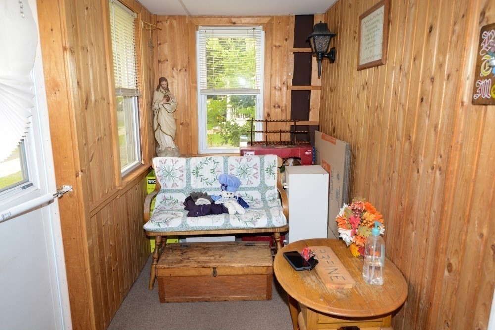 93 Pine St Property Photo 3
