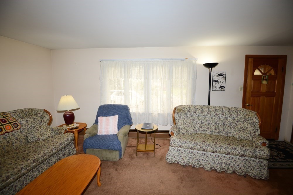 93 Pine St Property Photo 5