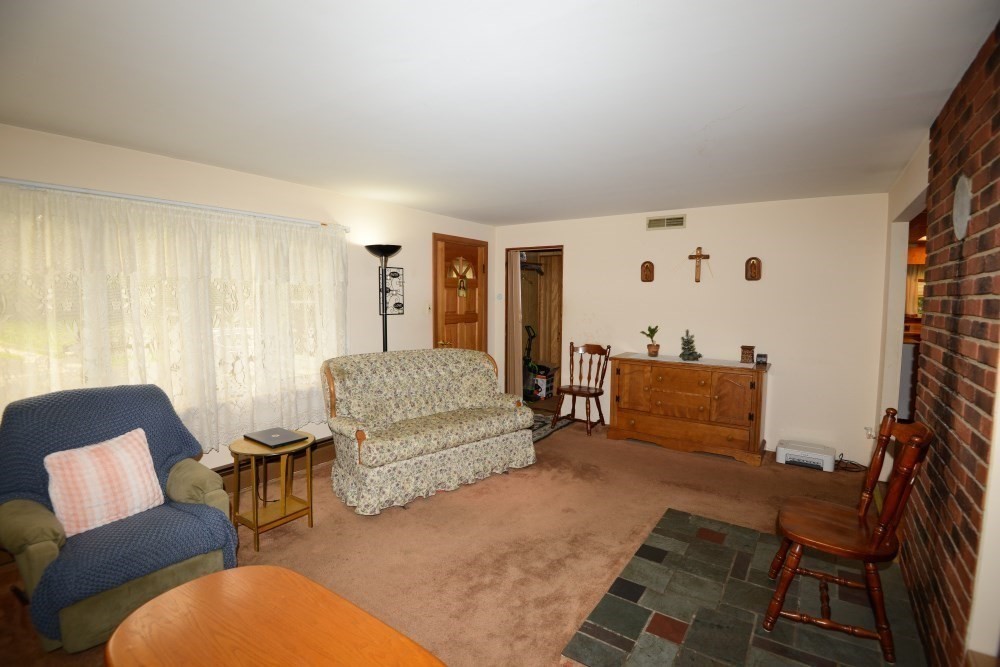 93 Pine St Property Photo 6