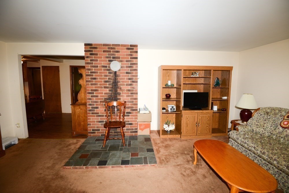 93 Pine St Property Photo 7