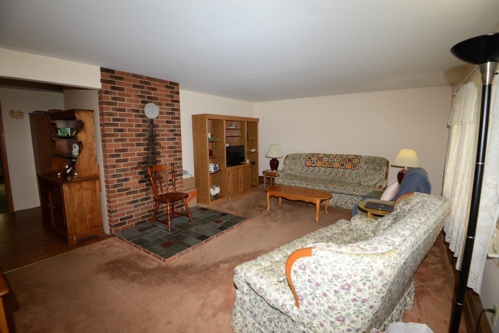 93 Pine St Property Photo 8