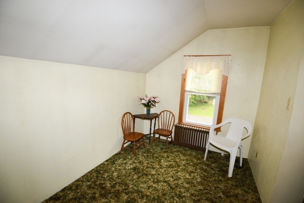 93 Pine St Property Photo 28