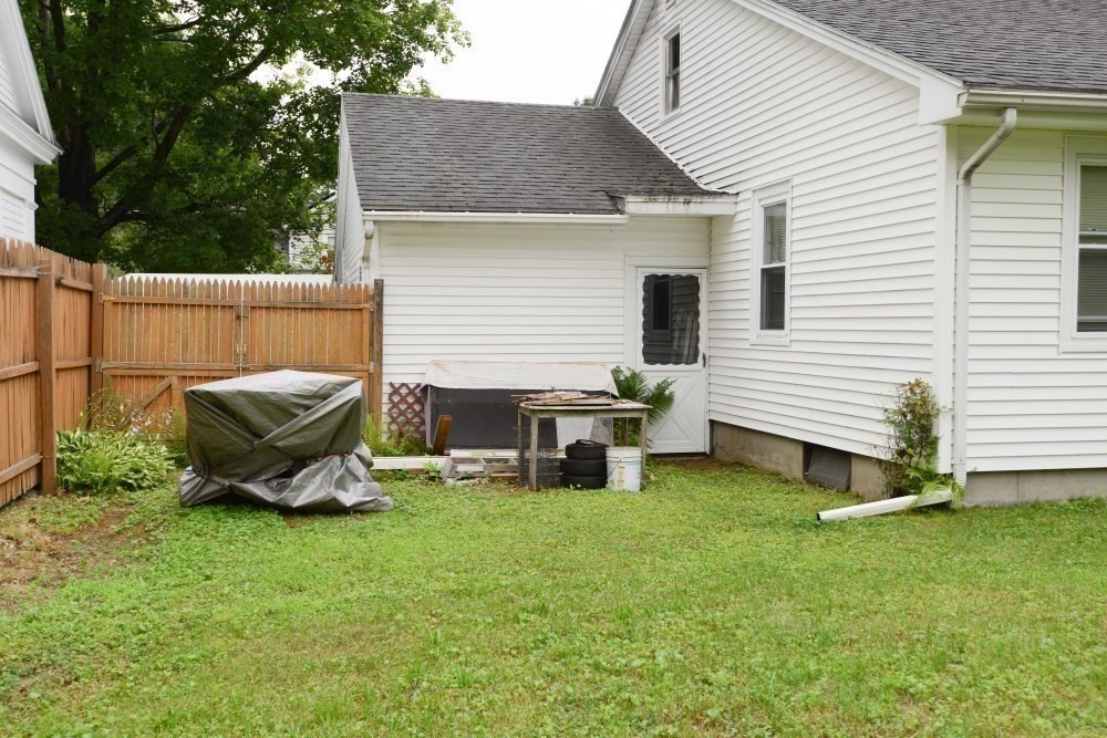 93 Pine St Property Photo 37