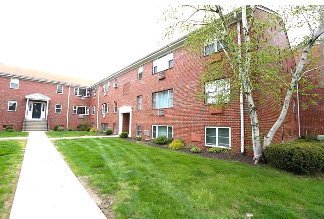 164 Regency Park Dr # 164 Property Photo 2