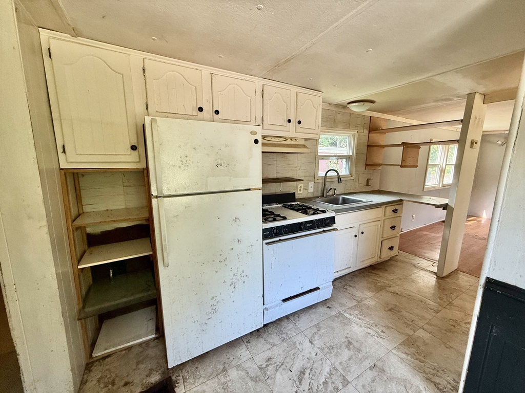 868 Southampton Rd # 72 Property Photo 8
