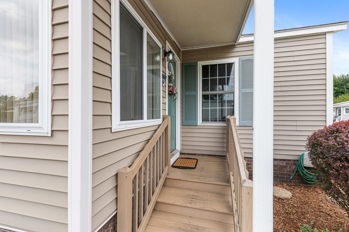 7 Robert Rd Property Photo 5