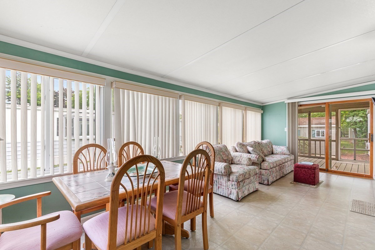 7 Robert Rd Property Photo 6