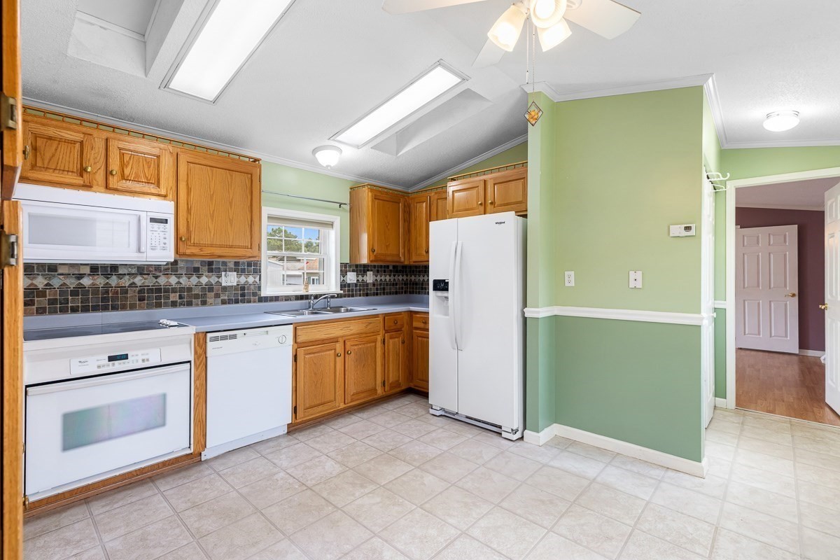 7 Robert Rd Property Photo 15