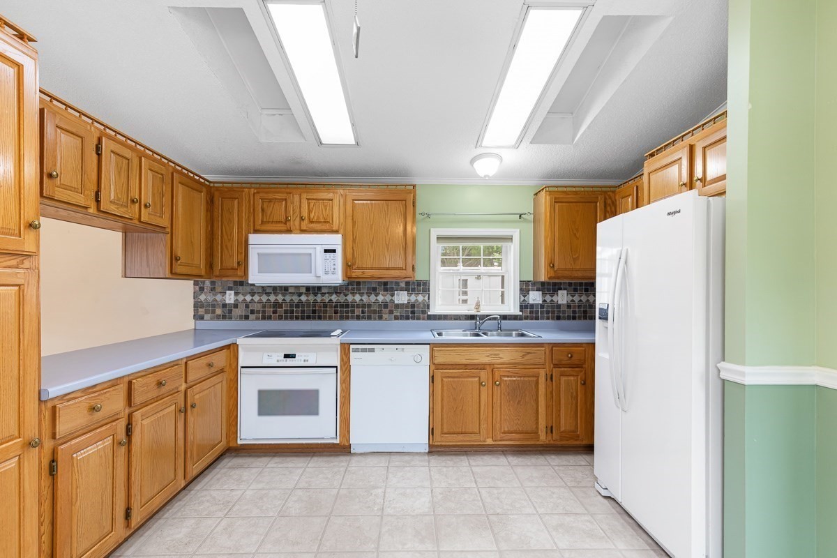 7 Robert Rd Property Photo 17