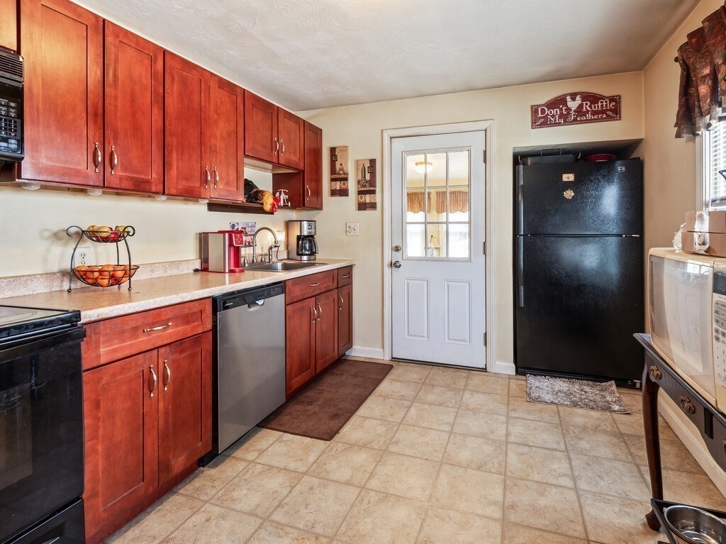 242 Pleasant Street Property Photo 9